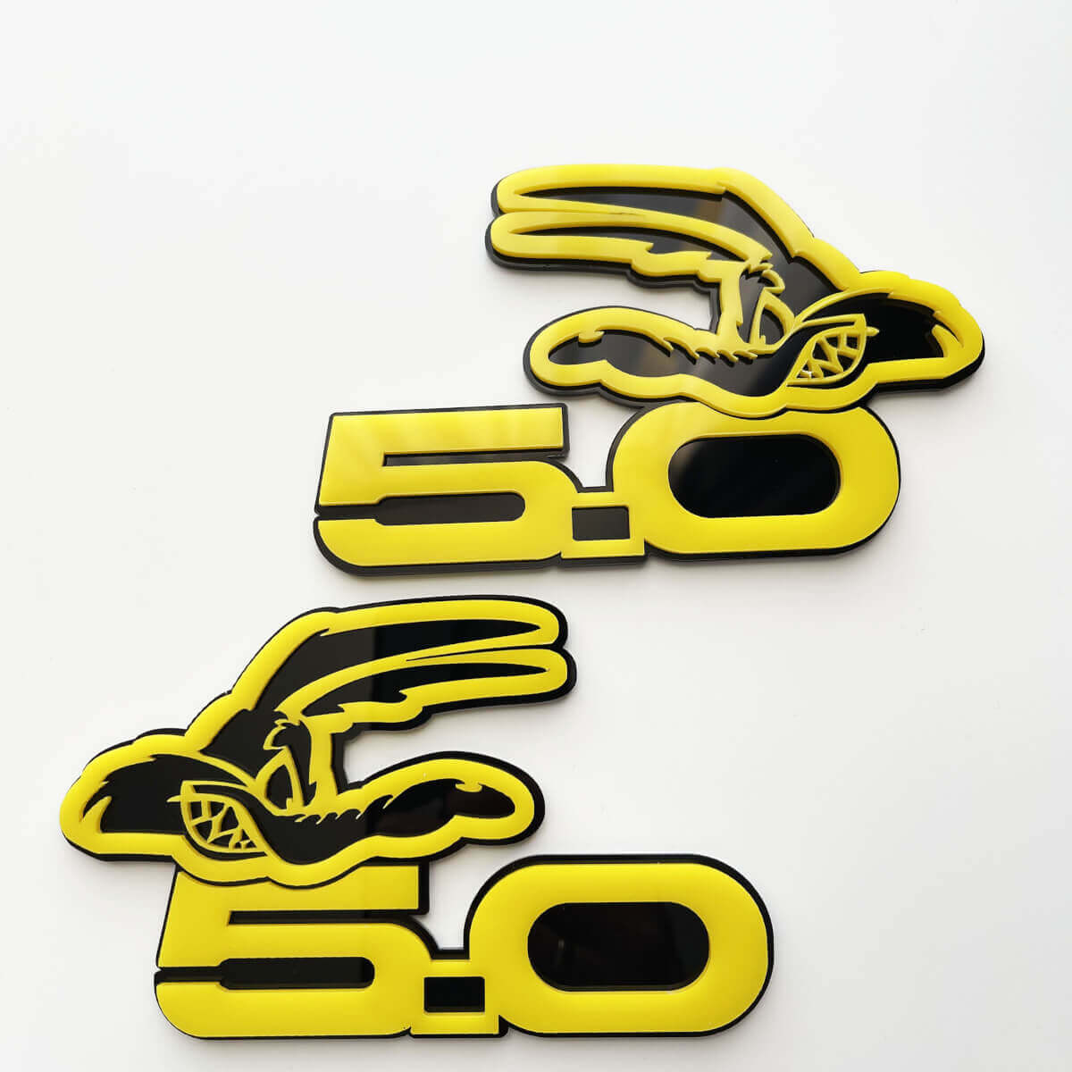 COYOTE 5.0 spatbordbadges embleem 3D-badge zwart versus geel 2
