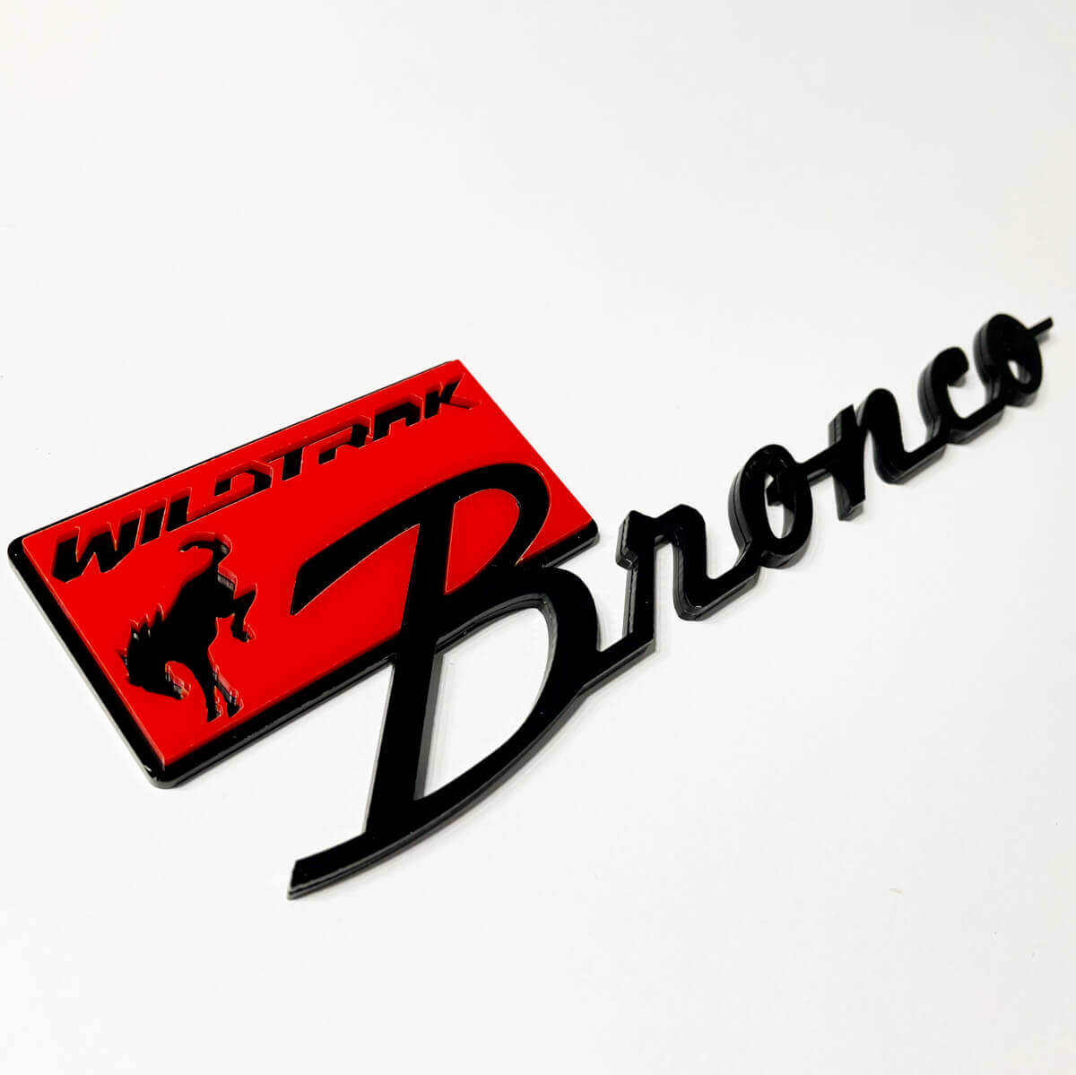 Bronco Wildtrak spatbordbadges achterklepembleem 3D-badge zwart versus rood

