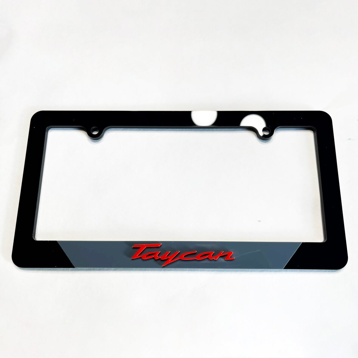 Porsche Taycan voertuig kentekenplaat bedekt frames decor
