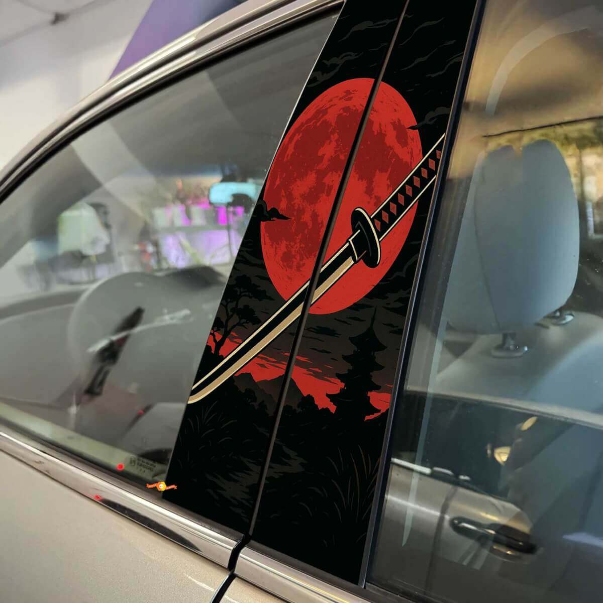 Dramatische Japanse Katana Rode Maan Pilaar Deuren Vinyl Decal Sticker