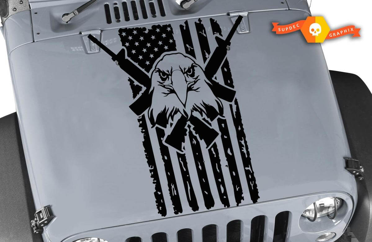 Verweerde USA-vlag met kale adelaar en gekruiste geweren motorkap vinylsticker voor Jeep Wrangler