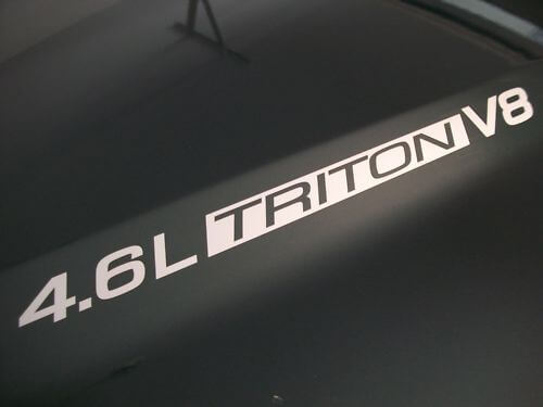 Set van 2 vinylstickers voor motorkap 4.6L Triton V8 voor Musclecar truck 1999-2010