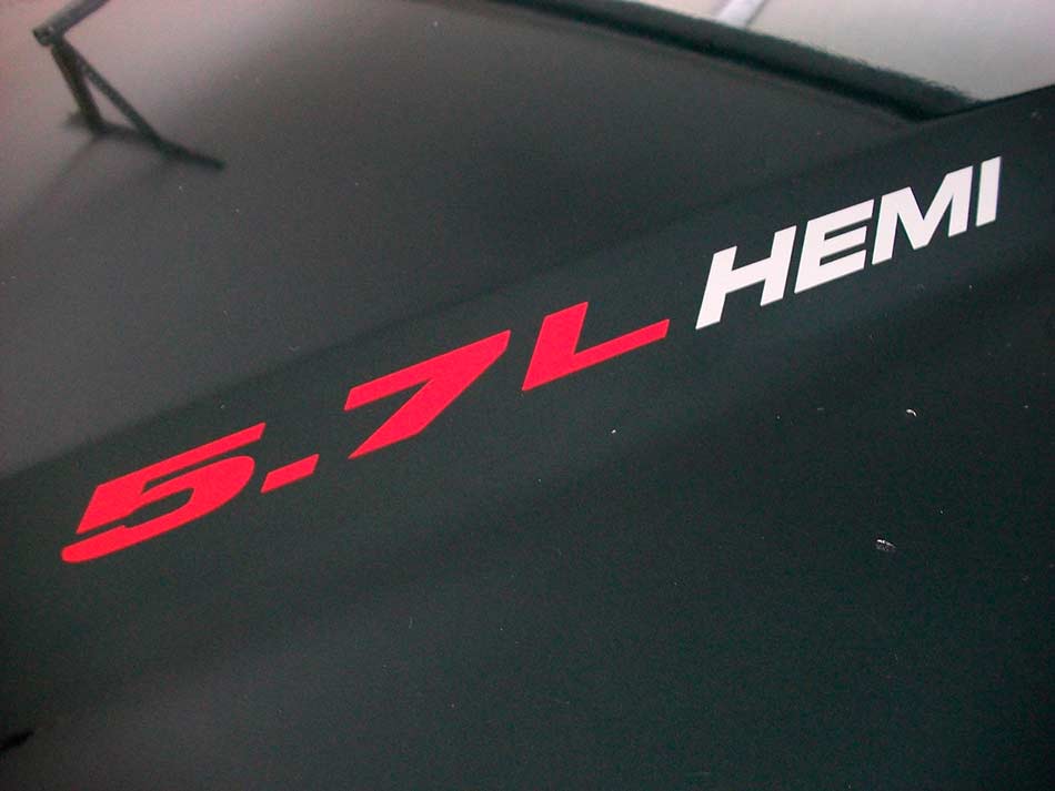 5.7L HEMI - (paar) Dodge Ram 1500 Charger Challenger embleemstijl motorkapstickers
