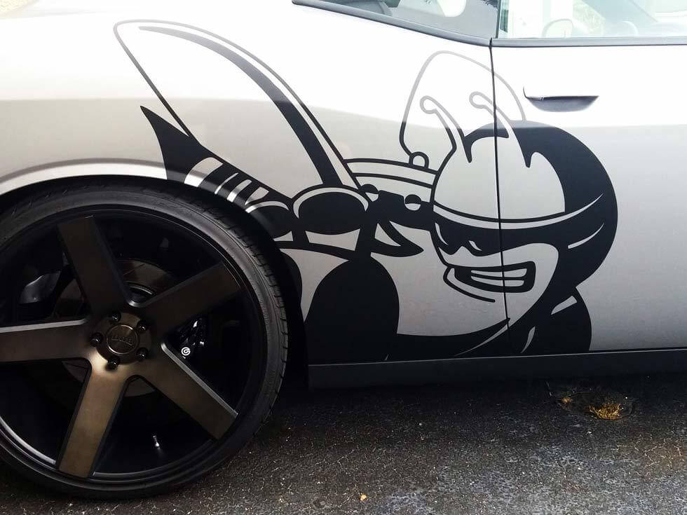 Tribal Bee Logo Zijvinylstickerset voor Dodge Challenger