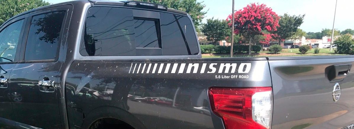 2 Truck vinyl zijstickers Nissan Titan graphics 4x4 offroad 5.6 L logo