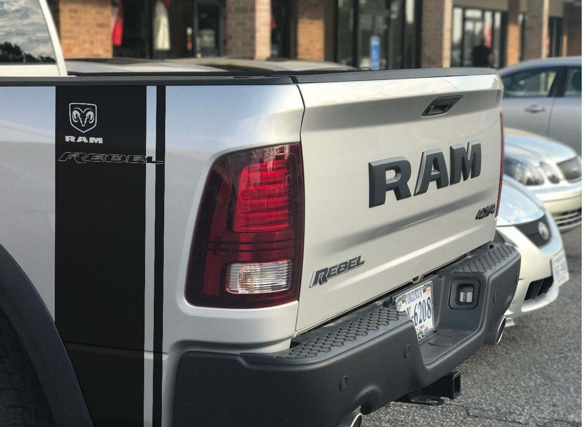 2 Dodge Ram Rebel 1500 5.7L-emblemen TRX-zijstrepen vinylstickers Hemi Graphics Now