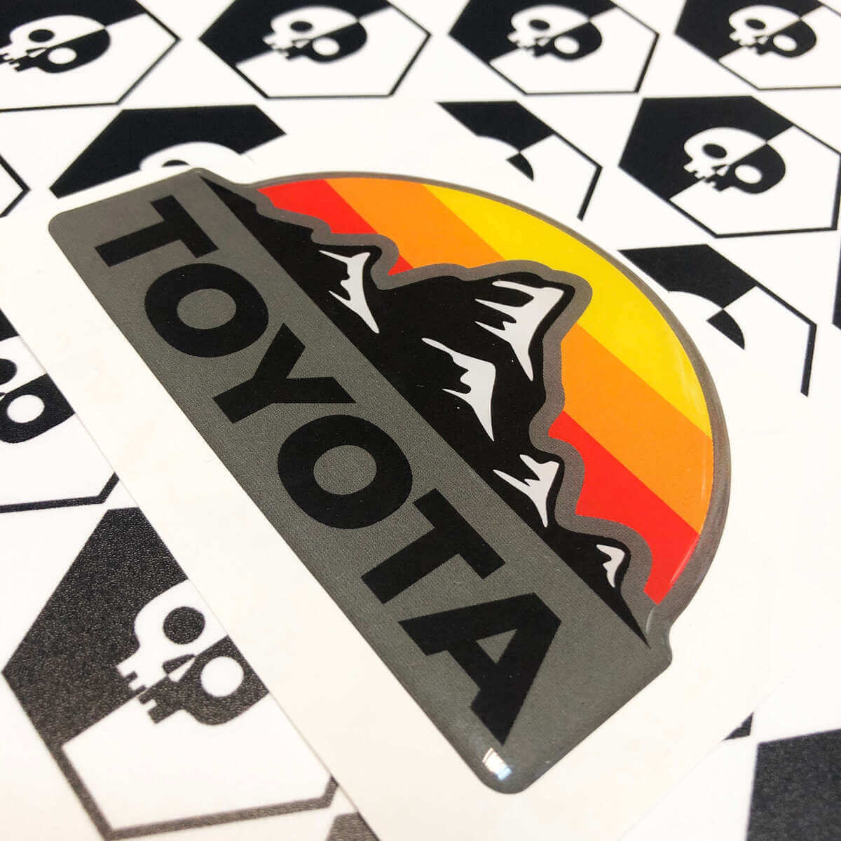 Set Toyota Vintage Sunset Mountain Domed Badge Stickers
