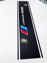 Vinylstickers Grafische stickers BMW-kap in midden BMW sportpalet
 2