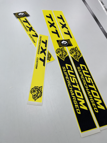 SRT Hellcat Style Yellow Black Custom TXT Cat Sill Set — Vinylsticker (deur) voor Dodge Challenger