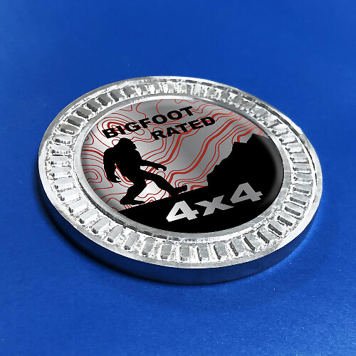 3D-badge Bigfoot Rated Mountains Topografische lijnen Metalen aluminium embleem
