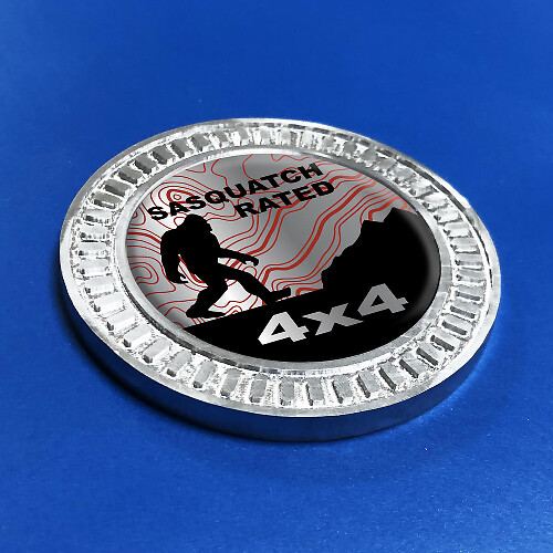 3D-badge Sasquatch Rated Mountains Topografische lijnen Metalen aluminium embleem
 1