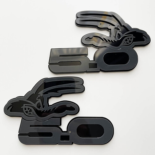 COYOTE 5.0 spatbordbadges embleem 3D-badge zwart versus grijs 2
