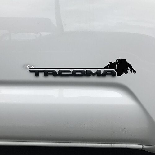 Toyota Tacoma bergen bos bomen Canyon sticker sticker over badge
