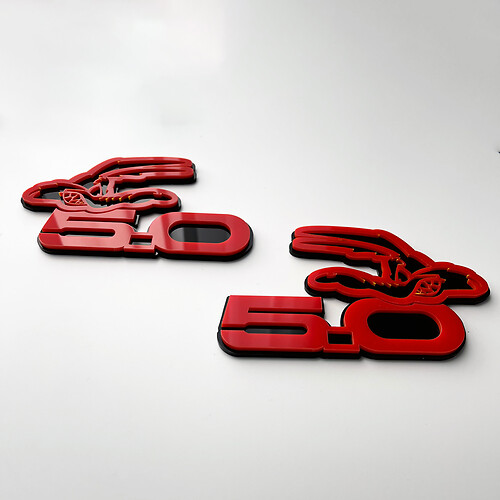 COYOTE 5.0 spatbordbadges embleem 3D-badge zwart versus rood
