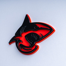 Shark Hellshark 3D Badge Fender Badges embleem zwart en rood
 2