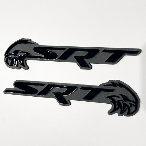 SRT Trackhawk 3D-badge zwart versus grijs spatbordbadges embleem 2
