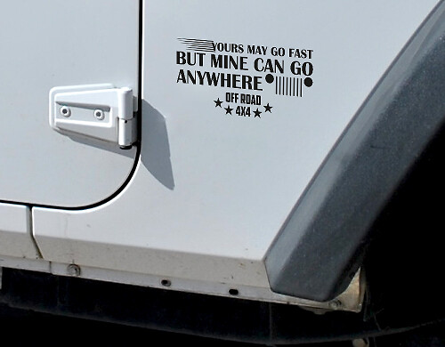 Jouw kan snel gaan, maar de mijne kan overal offroad 4x4 vinylsticker voor Jeep Wrangler
