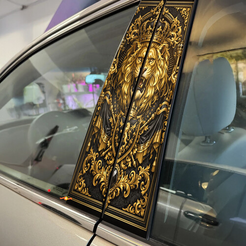 Gouden Leeuw Deurgaping Vinyl Decal Sticker