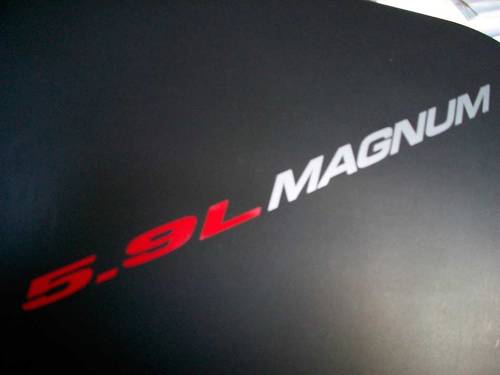 5.9L MAGNUM - STICKERS Sticker Motorkap Spatbord Achterklep embleemstijl logo 360 ci V8