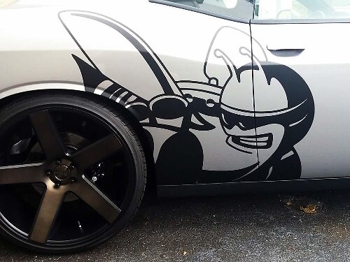Tribal Bee Logo Zijvinylstickerset voor Dodge Challenger