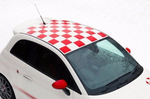 Stickers met geruite dakvierkanten passen op elke Fiat 500 Abarth Punto uit 2009-2012
