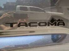 Toyota Tacoma bergen bedzijde Grafische stickers stickers 2 2