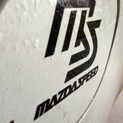 Mazdaspeed brandstofklep vinyl sticker voor Mazda