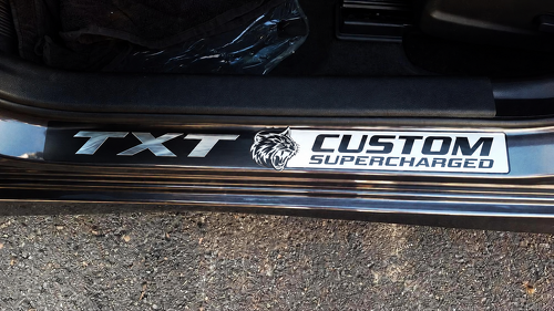 SRT Hellcat Style Chrome Custom TXT Cat Sill Set — Vinylsticker (deur) voor Dodge Challenger