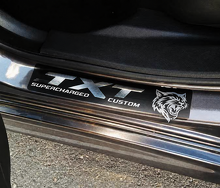SRT Hellcat Style Chrome Custom TXT Cat Sill Set — Vinylsticker (deur) voor Dodge Challenger_2