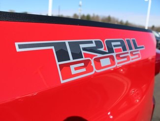 2 - Nieuwe 2019 Chevrolet Silverado 1500 Custom Trail Boss 4WD 4X4 stickers stickers
