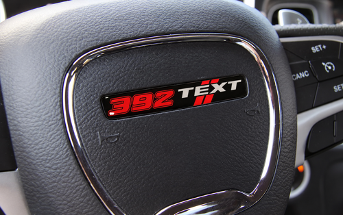 392 Hemi Style Custom TEXT Domed Emblem — Vinylsticker (stuurwiel) voor Dodge Challenger