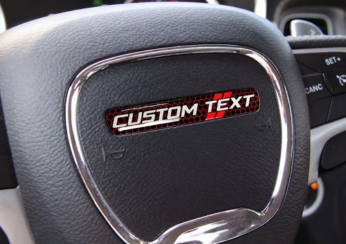 Red Honeycomb Twin Stripes Custom Text Domed Insert — Vinylsticker (stuurwiel) voor Dodge Challenger