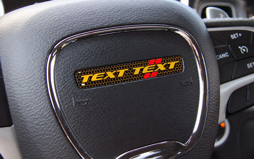 Scat Pack Style TEXT TEXT Yellow Red Honeycomb Domed Strip — Vinylsticker (stuurwiel) voor Dodge Challenger