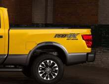 Paar vinylstickers ontworpen voor Nissan Titan PRO-4X off-road
 2