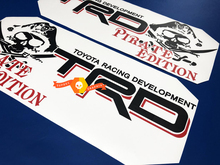 Paar TRD Pirate Edition Toyota Racing Development bedzijde Truck-stickers stickers Tacoma Tundra FJ Cruiser
 2
