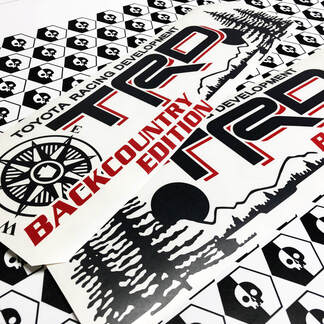 Toyota Racing Development TRD Backcountry editie 4X4 bed kant Bergen Kompas boom Grafische stickers stickers voor Tacoma 2016 - 2020 Zwart Rood
