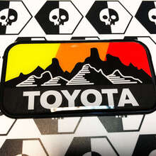 Nieuwe Toyota Overland Mountains Vintage Kleuren Badge Embleem Koepelvormige sticker met slagvast polystyreen
 3