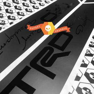 TRD Racing Development Black Matte en Black Gloss Side Vinyl Stickers Sticker geschikt voor Tacoma 2013 - 2020 of Tundra 2013 - 2020
